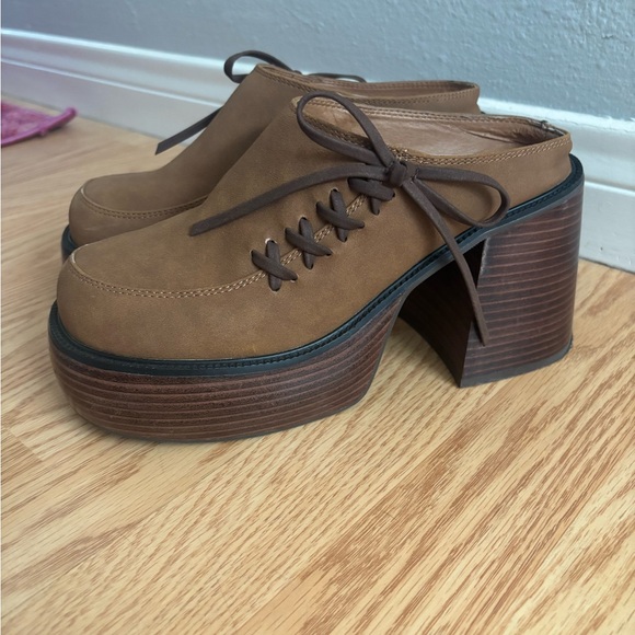Vintage Brown Platform Clogs - Picture 2 of 6